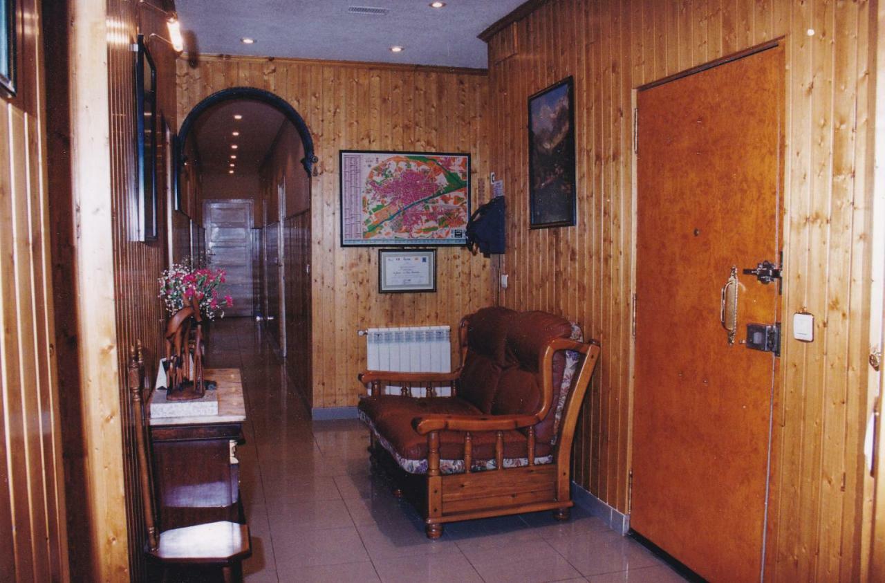 Hostal Oviedo Hotel Leão Exterior foto